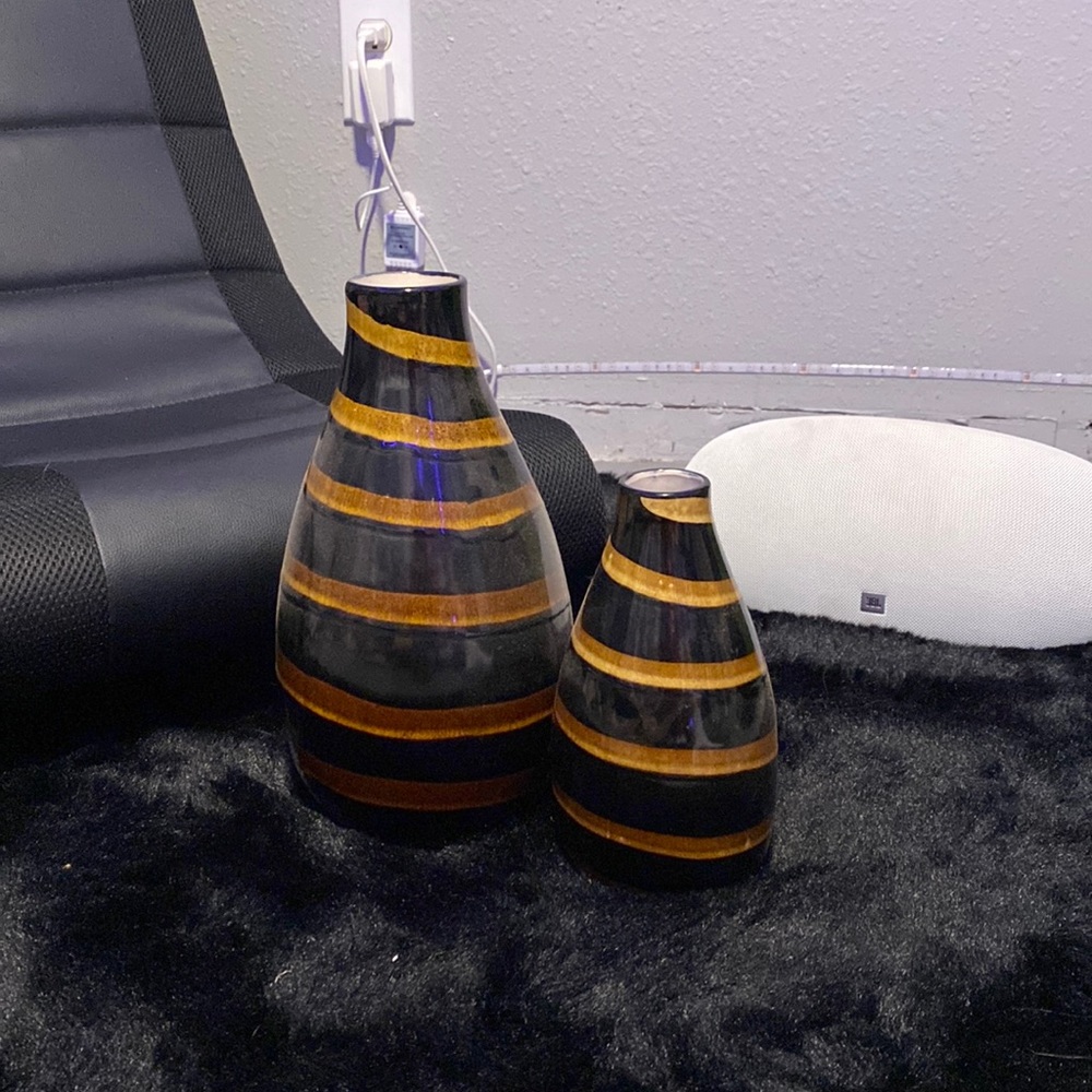 2 vases
